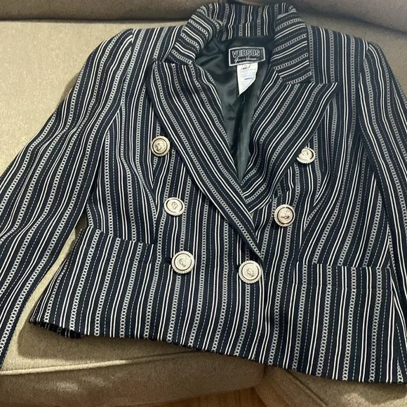 Beautiful, vesace blazer, no lowballs - Picture 2 of 12